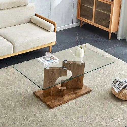 Une table basse rectangulaire moderne avec plateau en verre trempé et pieds en MDF couleur bois. Convient pour le salon.